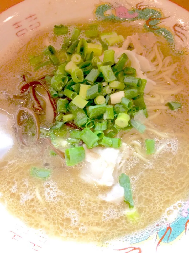しぇからしか梅田店の豚骨ラーメン^ - ^|Kouki Tanabeさん