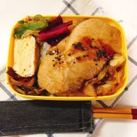 Snapdishの料理写真:今日のお弁当 Apr.14

生姜焼きお弁当^_^

豚生姜焼き
キャベツ炒め
甘い卵焼き
えのきピーマンポン酢
きんぴら
柴漬け|けぃさん