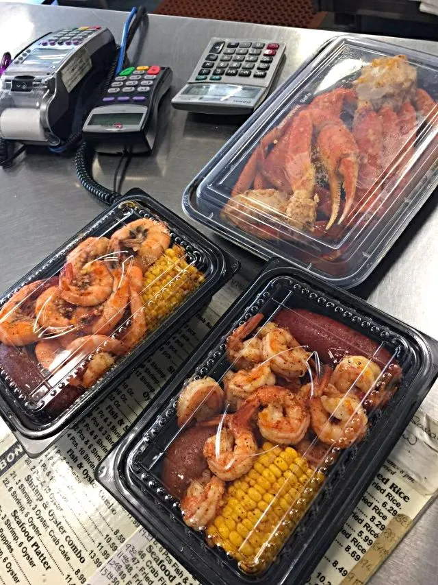 Snapdishの料理写真:🦀Friday Night SEAFOOD Takeout 🦀 Crabs, shrimp, Sausage, Corn & Potatoes  #Seafood #Vegetable #Pork 🦀|Alisha GodsglamGirl Matthewsさん