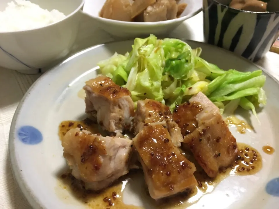 Snapdishの料理写真:鳥もも肉のハニーマスタード醤油と春キャベツ炒め。#鳥もも肉#春キャベツ|かなた3120さん