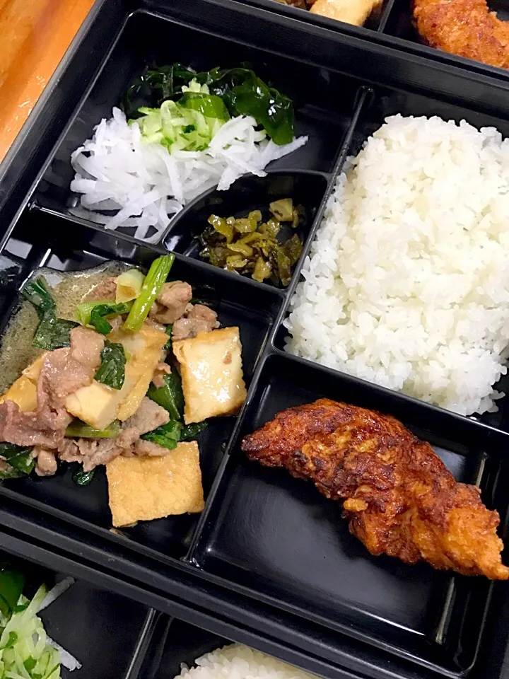 今日の日替わりお弁当
ササミの塩麹唐揚げ、豚肉と厚揚げの味噌炒め、大根とワカメのサラダ|山崎 純子さん