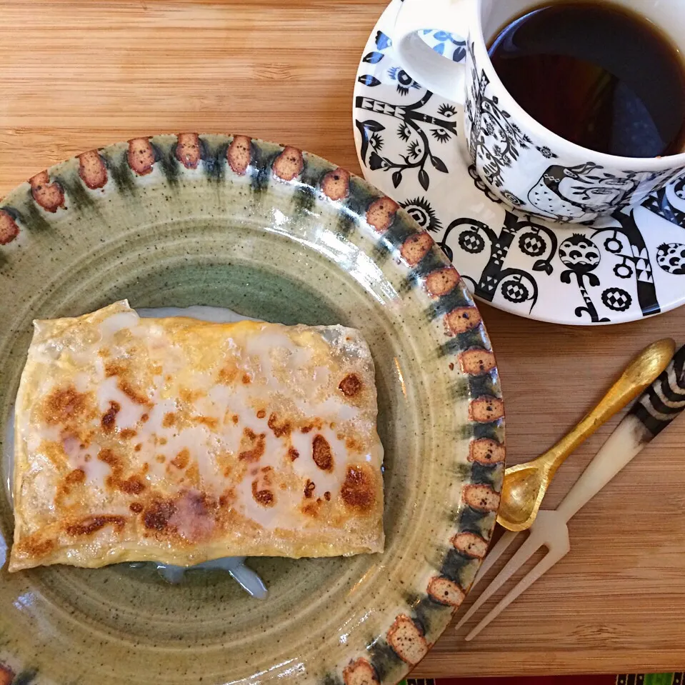 Snapdishの料理写真:バナナロティとウガンダ珈琲🍃Banana roti, Coffee|angiee♡さん