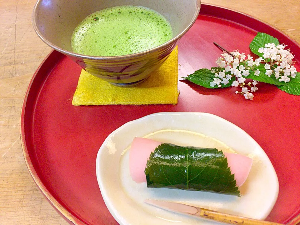 お抹茶と桜餅|まゆさんさん