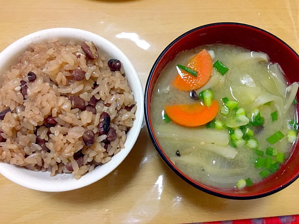 お赤飯&具沢山なお味噌汁|かわちさん