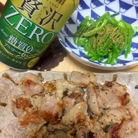 Snapdishの料理写真:鶏肉のレモンペッパー炒めとピーマンの胡麻和えで！お疲れビール🍺|ゆっかさん