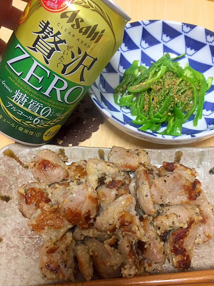 鶏肉のレモンペッパー炒めとピーマンの胡麻和えで！お疲れビール🍺|ゆっかさん