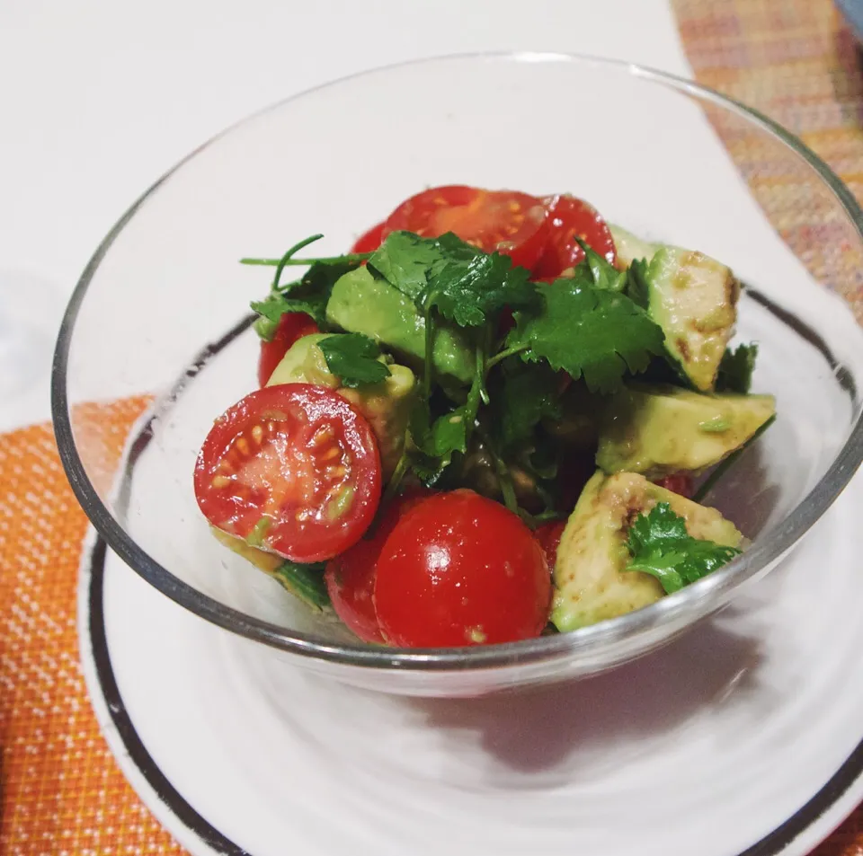 welcomeizumiさんの料理 アボカドとトマトのポン酢サラダ🥑🍅|麻紀子さん