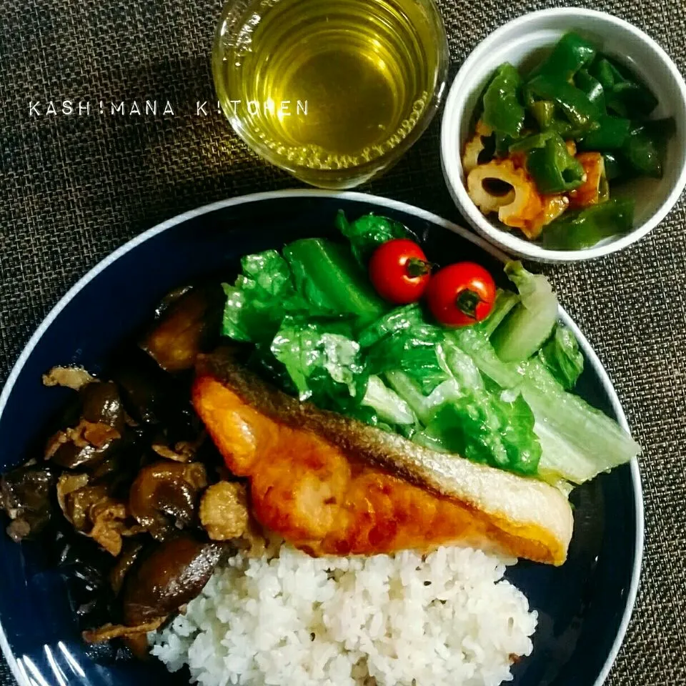 ワンプレートご飯٩(๑❛ᴗ❛๑)۶
●茄子と豚肉のレモン醤油炒め
●鮭のソテー
●ロメインレタスの韓国風サラダ
●竹輪とピーマンの焼肉風|Kashimanakitchenさん