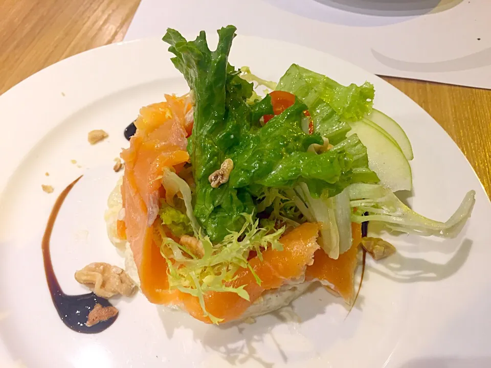 Smoked salmon Waldorf salad|Sky Blueさん