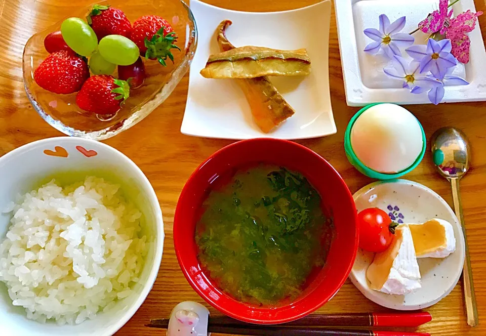 👧朝飯🍚
納豆🍚、あおさ味噌汁、棒ホッケ焼|みうのすけさん