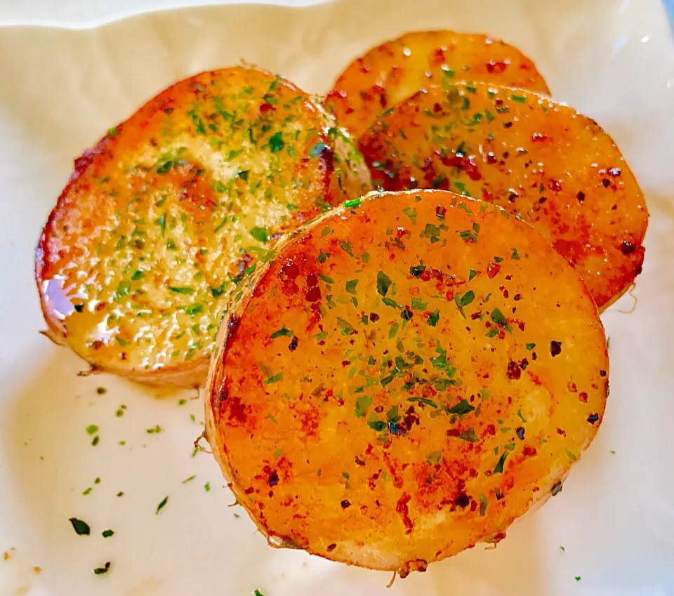 Snapdishの料理写真:長芋バター醤油焼き✨|みうのすけさん