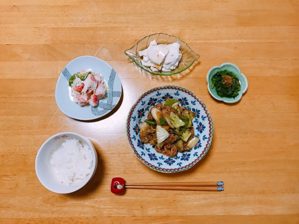 夕ごはん
春キャベツの回鍋肉
カニカマサラダ|ちゃみこさん