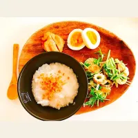 Snapdishの料理写真:Lunch 
白粥 鮭フレークのせ
竹輪とナスのマヨサラダ
ゆで卵
若鶏の唐揚げ
#高校生 #休日 #薄味 #膵炎生活 #おしゃれに #ワンプレート #ランチプレート #ランチ #ひるごはん #お粥#サラダ|monaさん