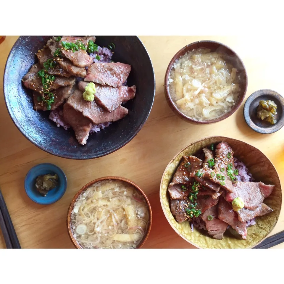 石垣牛焼肉丼、油揚げ切干し大根みょうがのお味噌汁|maruruさん