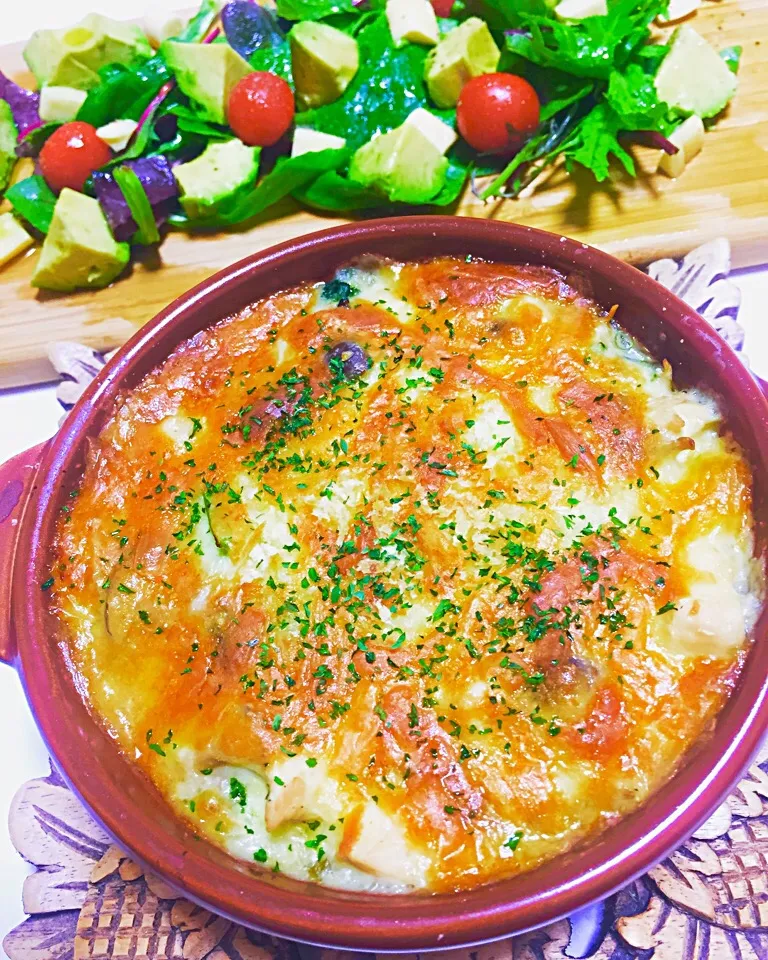 グルテンフリー豆腐グラタン ✱絹ごし豆腐(水切りはしっかり) ✱ほうれん草、しめじ、鶏肉などお好きな具をソテー ✱米粉、豆乳、バター少々をソテーしたフライパンへ。弱火でゆっくりまわし炒め。 ✱グラタン皿にカットした豆腐を引きつめ、ソースとチーズをのせて、オーブンで20分|Miho Chigiraさん