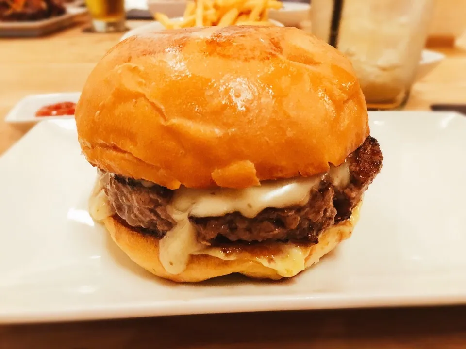 Snapdishの料理写真:Truffle Burger|chan mitsuさん