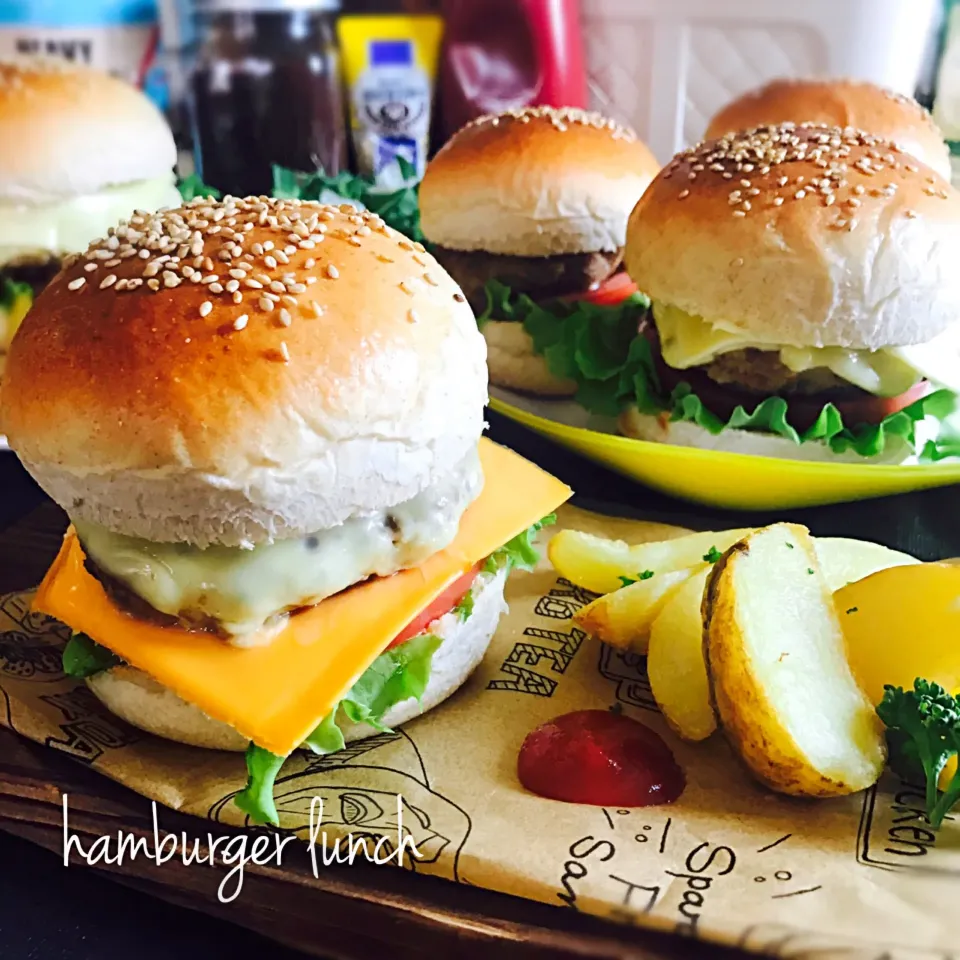 今日のお昼はおうちでハンバーガーランチ🍔！|みーちゃん(*´∀`)♪さん