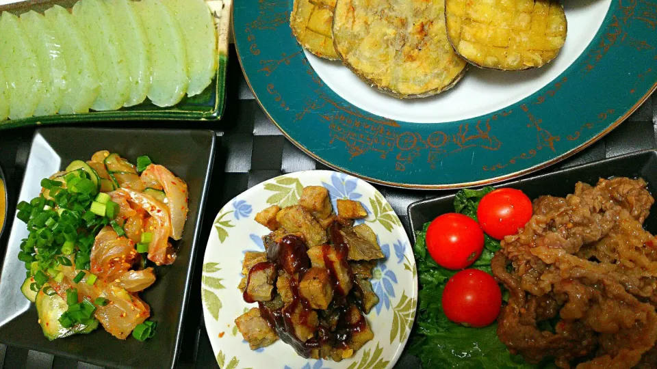 #Dinner Japanese cuisines Fried #eggplant #茄子の揚げ焼き #鯛 の#韓国風#カルパッチョ#刺身菎蒻 #肉料理 #おうちごはん #うちごはん #酒のつまみ  #夕飯|まめさん