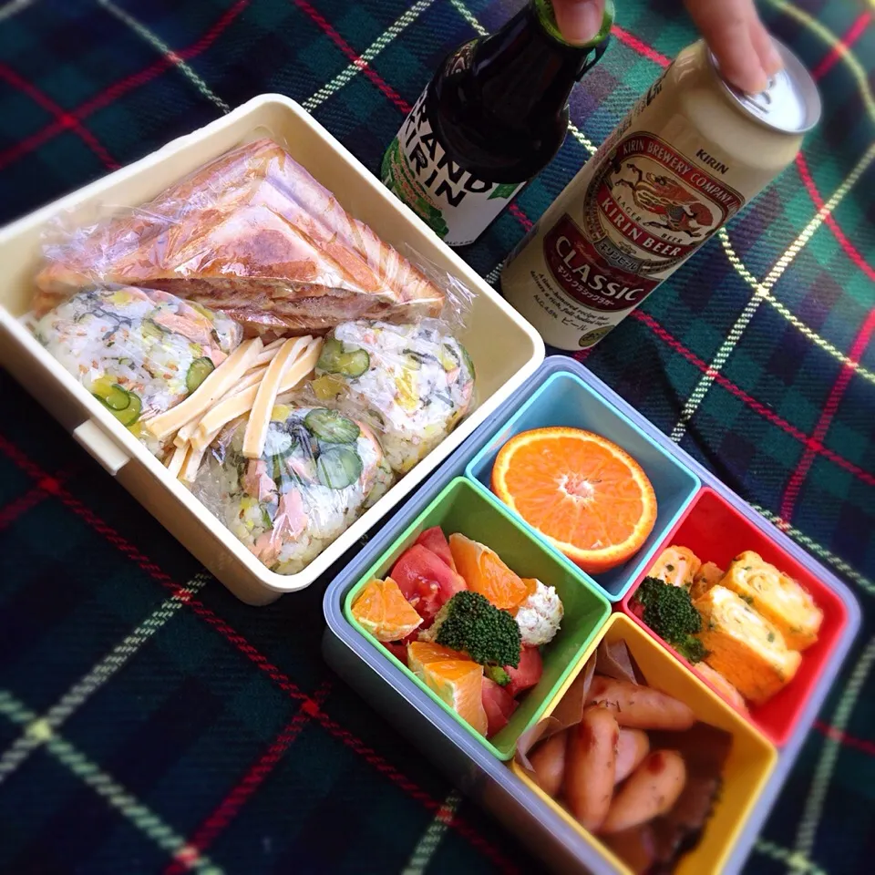 テキトーお弁当でラスト花見(=ﾟωﾟ)ﾉ🍺🌸|nao子さん