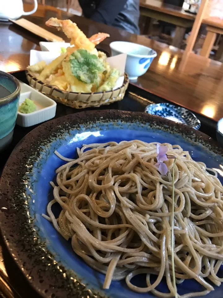 バイクツーリングで阿蘇へ。
昼食はそば。|織友さん