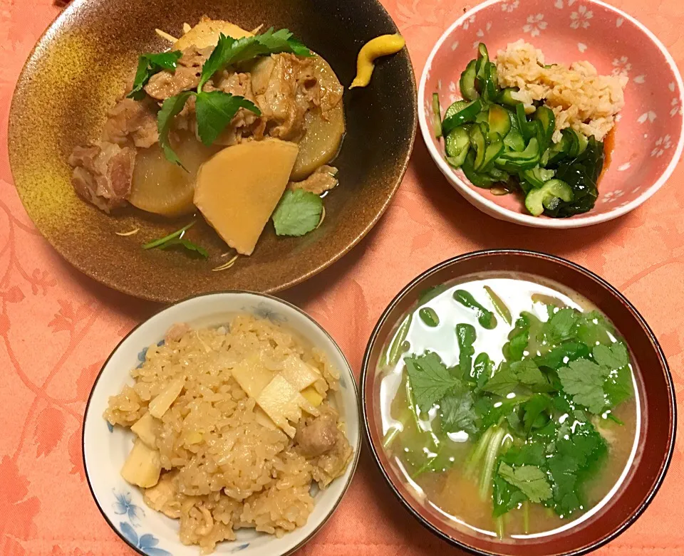 Snapdishの料理写真:たけのこご飯  豚バラ大根  ホタテ酢の物  なめこ味噌汁|Junko Tominagaさん