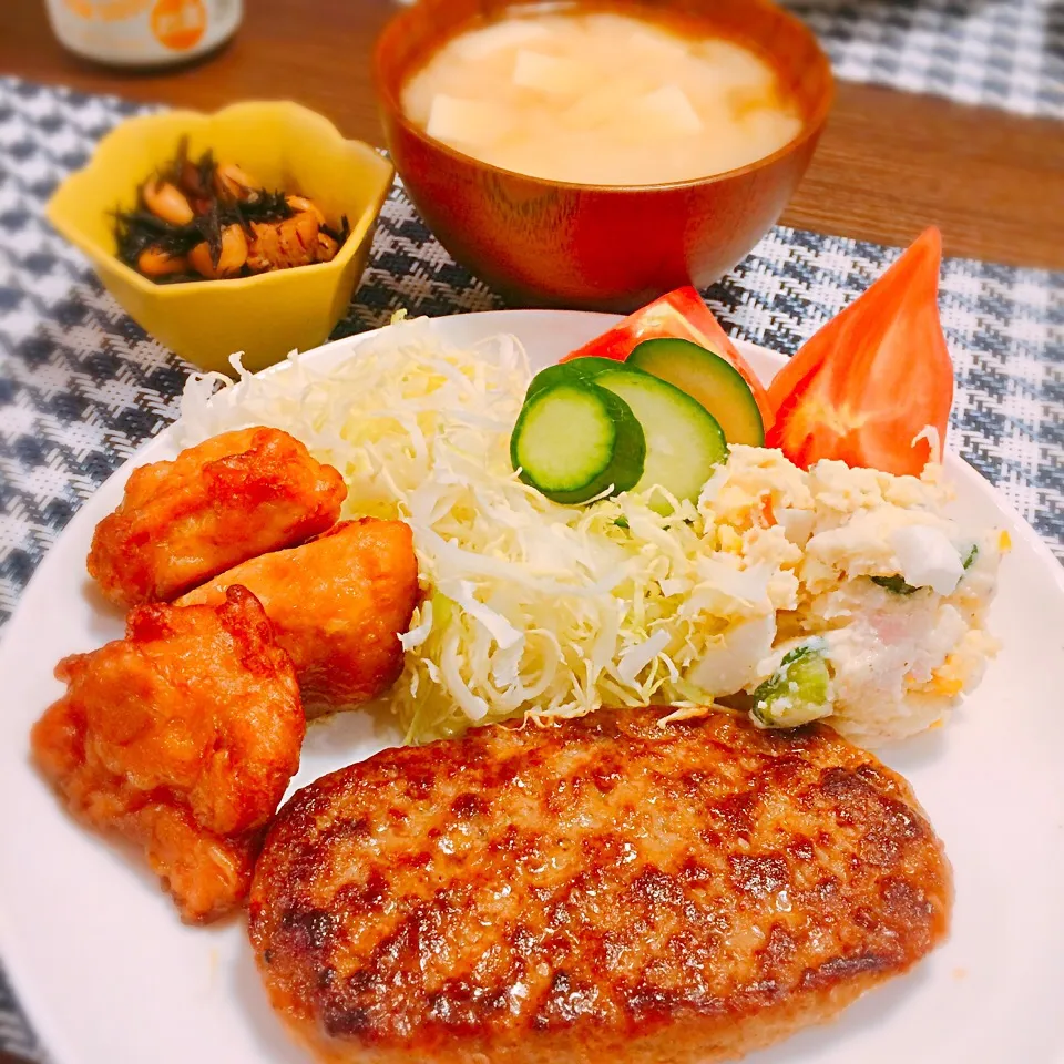 ハンバーグ&唐揚げ定食😋🍽|🍎ゆかりんご🍎さん