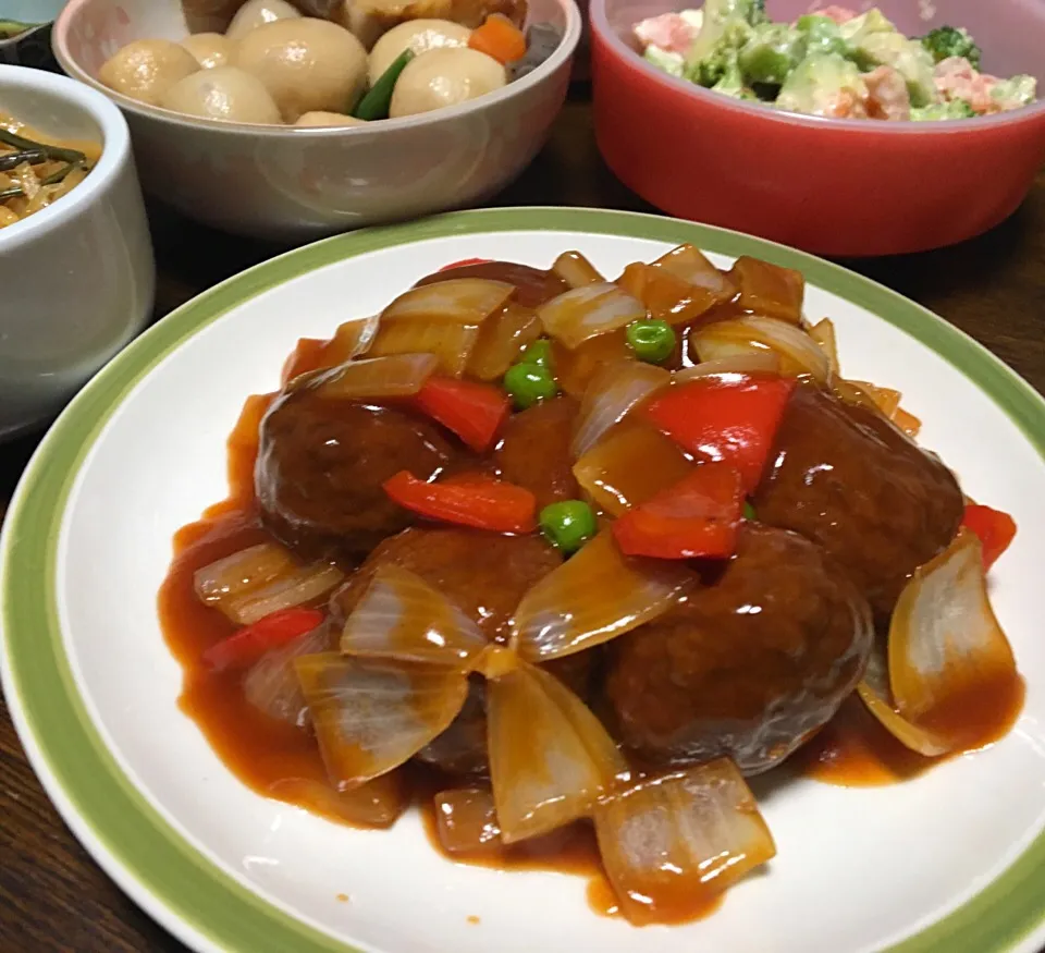 晩ごはん  うずらの卵入肉団子の甘酢あん  里芋煮 アボカド🥑トマト🍅ブロッコリーのサラダ タケノコのきんぴら メンマ ふきの煮物 きゅうりのたまり漬 雑穀ごはん 玉ねぎとじゃがいもの味噌汁|ぽんたさん