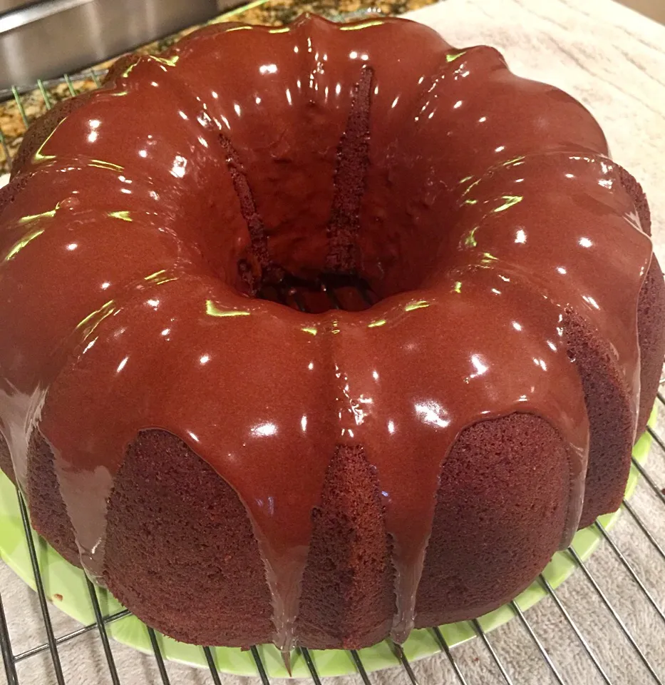 Snapdishの料理写真:Chocolate 🍫 Bundt Cake with Chocolate Ganache. Yum 👅 😋|Alma's Home Kitchenさん