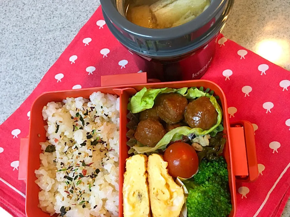 ☆4/17今日のお弁当☆〜いしいさん、だし巻き卵、昆布煮、ブロッコリーとトマト〜味噌汁付き〜|Satokoさん