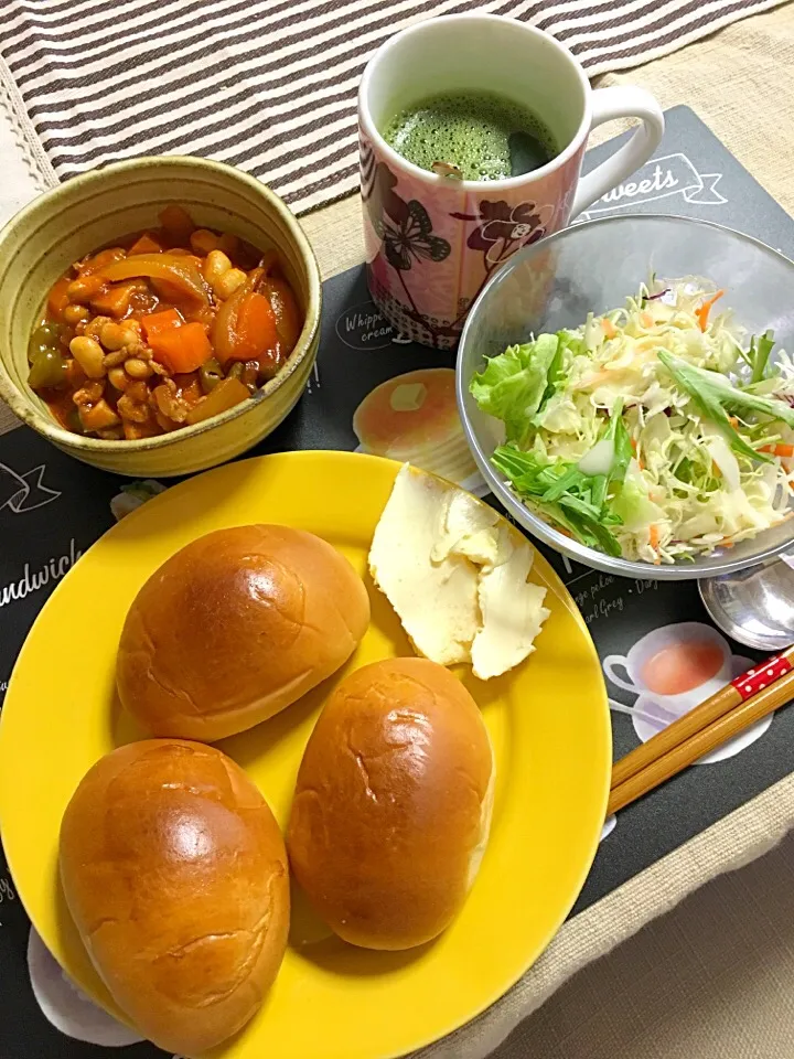 今朝の朝食！ロールパン、ポークビーンズ、生野菜サラダ、青汁(*^ω^*)|ライムさん