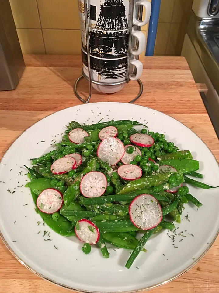 Paying homage to Chef James Briscione's spring veg salad - a lemon extract, horseradish dressing brings a bite that can compliment any dish and brightens this s|jeannette simmons jrさん