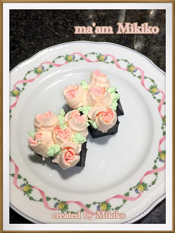 Snapdishの料理写真:Roses healthy cake(first time)|マダァムMikikoさん