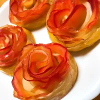 Snapdishの料理写真:薔薇のアップルパイ🍎|ぷさん