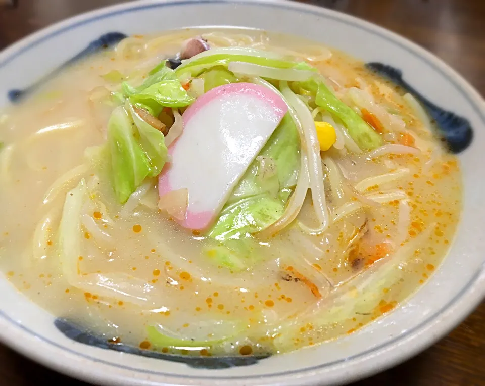 昼ごはん  セブンの冷凍ちゃんぽん野菜増しで🍜|ぽんたさん