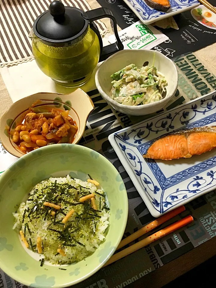 焼き塩鮭、お茶漬け、ポークビーンズ、レンコンとゴボウとツナのサラダ(レンコン、ゴボウ、キュウリ、水菜、ツナ、ゴマ、マヨネーズ、塩コショウ)|ライムさん