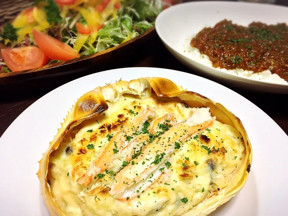 巨大蟹さんの蟹グラタン🦀
水分は自家採取プチトマト🍅だけの玉ねぎもっさりハイチ風ドライカレー
地場産野菜のサラダ🥗

#晩ご飯#蟹祭り|桃実さん