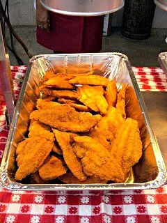 🐰•°🐇Family Easter Celebration & Cookout 2017🐇 °• 🐰 My Uncle Ray Southern  Fried Catfish #Seafood #Fish #Holidays/Celebrations #Easter #Party ❣❣❣|Alisha GodsglamGirl Matthewsさん