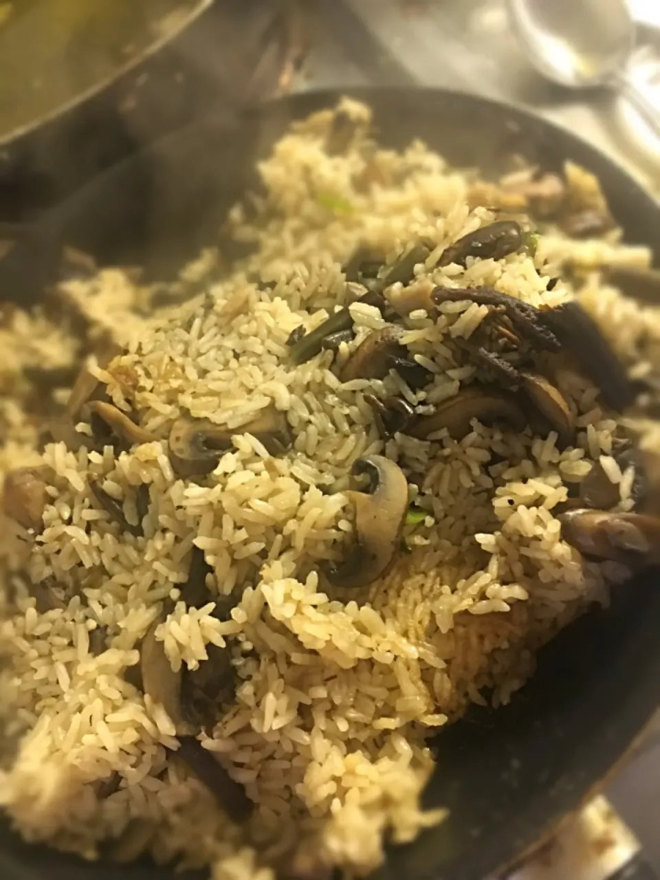 ワラビとキノコの炊き込みご飯🍄|Gucchiさん