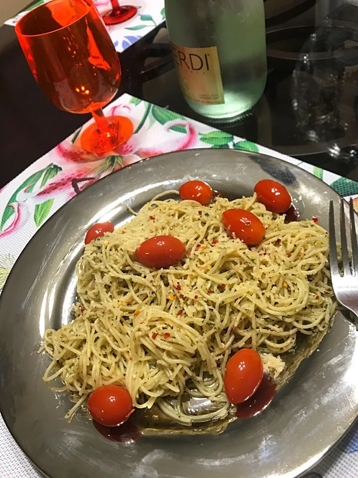 Snapdishの料理写真:Garlic Parmesan angel hair pasta|Tawanjaさん