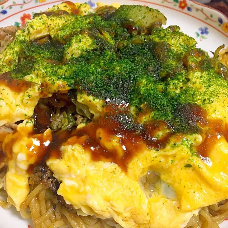 #シンジごはん 
オム焼きそば〜|やんこさん