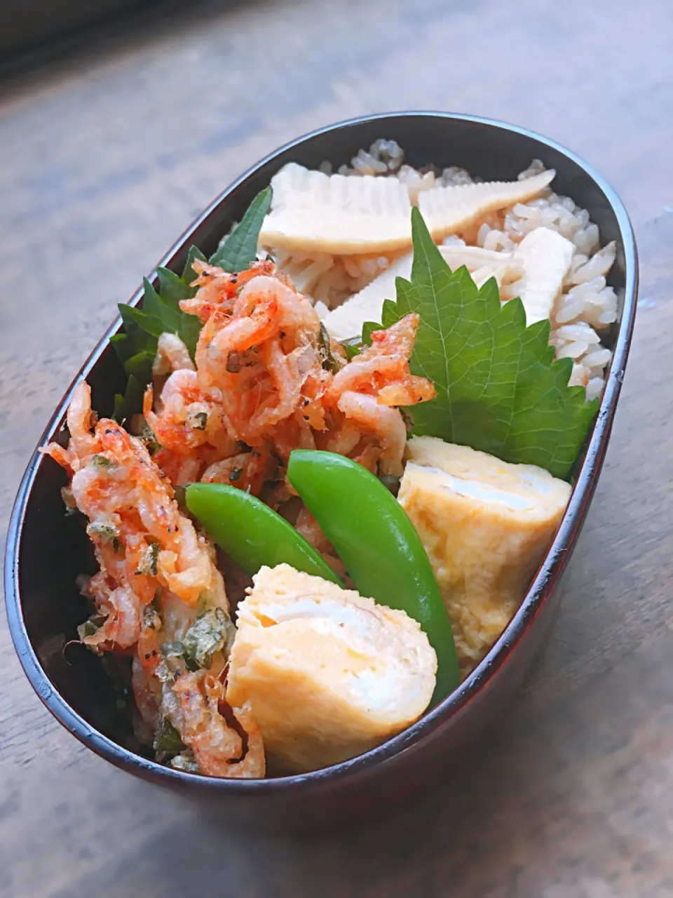 今日のお弁当
・タケノコごはん
・桜えびのかき揚げ
・だし巻き卵|akiさん