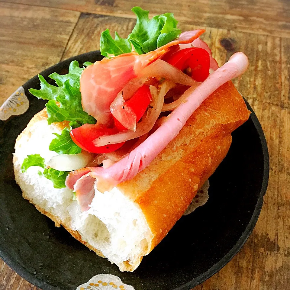 朝サンド  〜ハム＆タマネギ＆トマト🍅〜|アッツさん