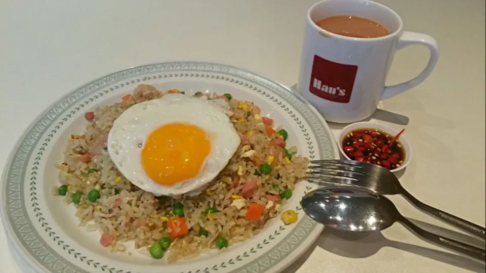 All time favorite ♡ Hans fried Rice with Ham Prawns Egg with milk tea 😍😋😙👄👅👅👅💋|🌷lynnlicious🌷さん