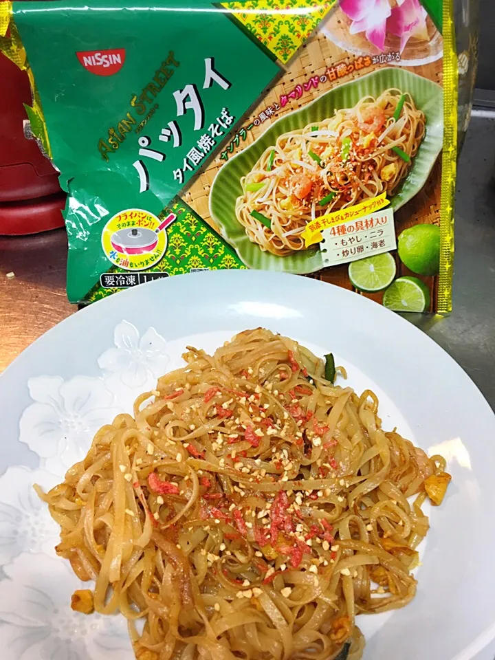 Snapdishの料理写真:Pad thai 
#padthai #thaifood #thaifoodstyle #homecooking #friednoodles|sirakorn owadaさん