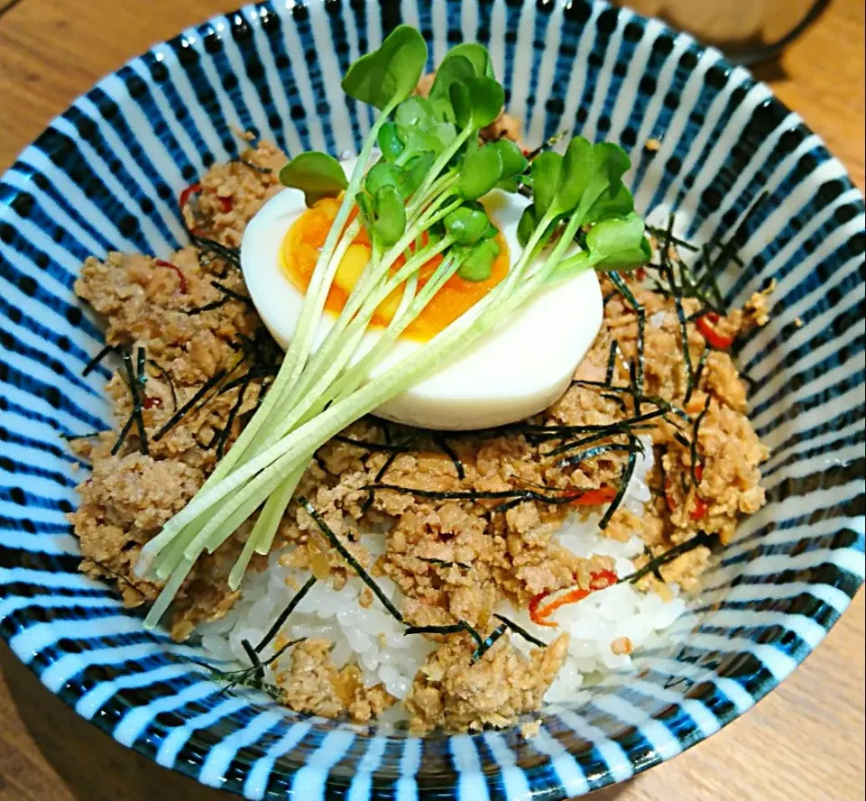 辛味鶏そぼろ丼|哲さん