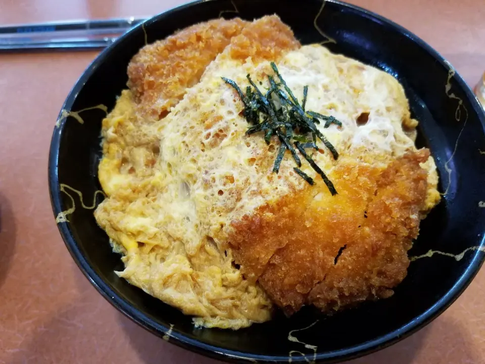 今日の昼食は、勝丼|Morito Kamiyaさん