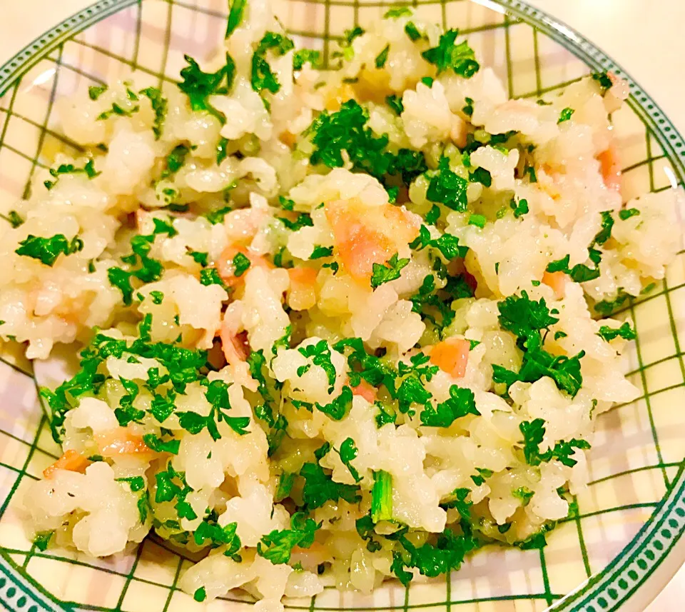 Snapdishの料理写真:ガーリックパセリご飯🍚💕🌿|みうのすけさん