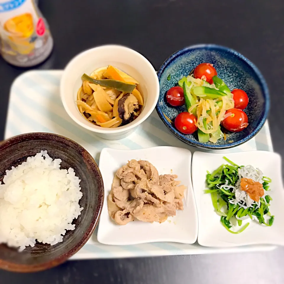 クラゲとオイキムチのサラダ 切干大根煮 豆苗としらすのおひたし 豚肉のゴマ炒め|ちかさん