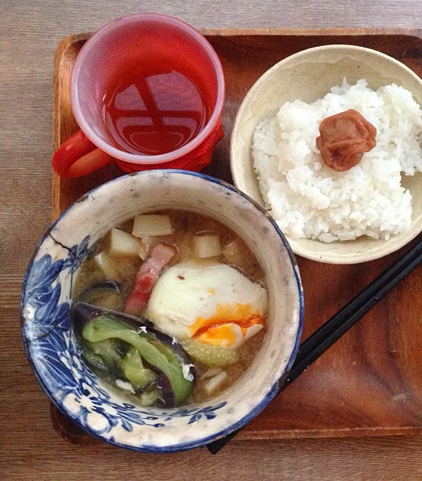 クミン香るお味噌汁。
竹の子、ベーコン、ナスと玉ねぎの葉。|Mariko  Matsuiさん