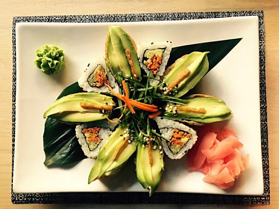 Snapdishの料理写真:#californiaroll #beancurd #vegplatter|Sergio Lacuevaさん